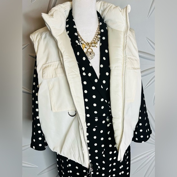 NWT DGS SZ various woven insulated puffer vest, color is called “oat milk” - Picture 5 of 6